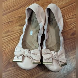 Soft pink, faux leather bow flats.